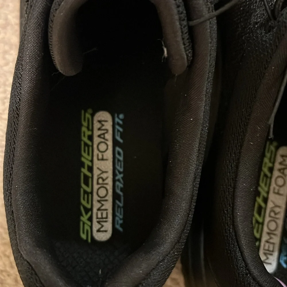Sketcher’s Men’s Memory Foam Relaxed fit sneakers